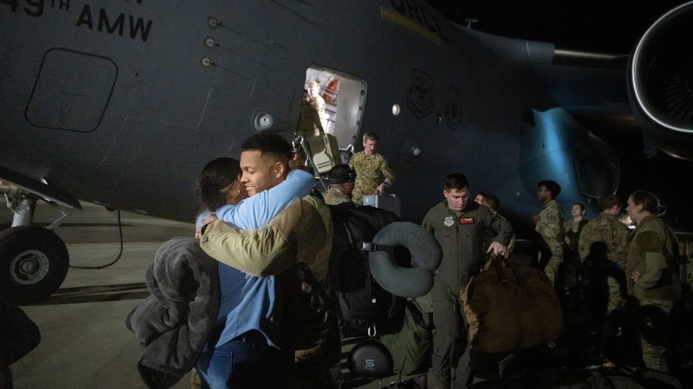 C-17 Aircrew returns to Travis AFB following a deployment