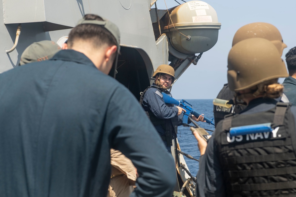 USS Mason Conducts Routine Operations in the Red Sea