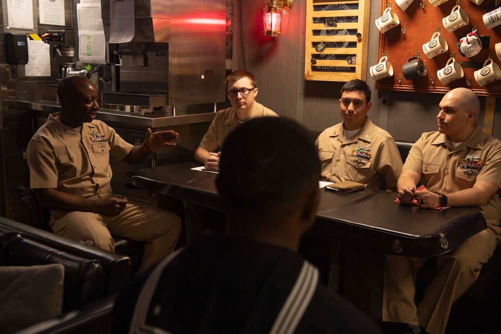 USS Mason Conducts Routine Operations in the Red Sea