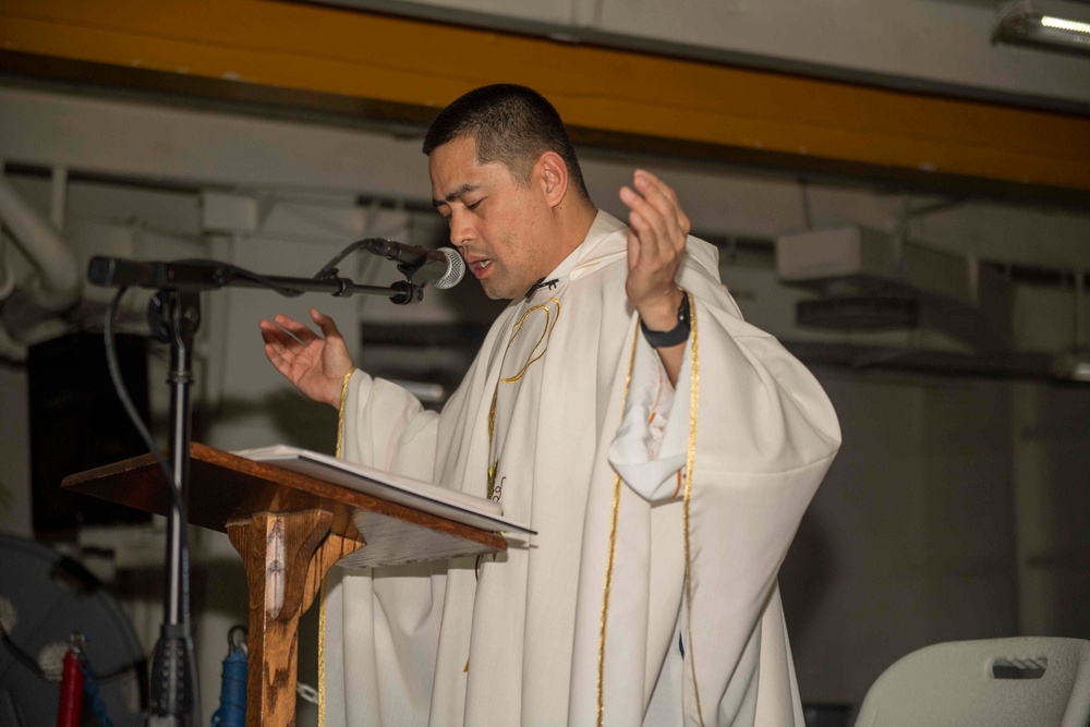 USS Dwight D. Eisenhower (CVN 69) Holds an Easter Vigil in the Red Sea