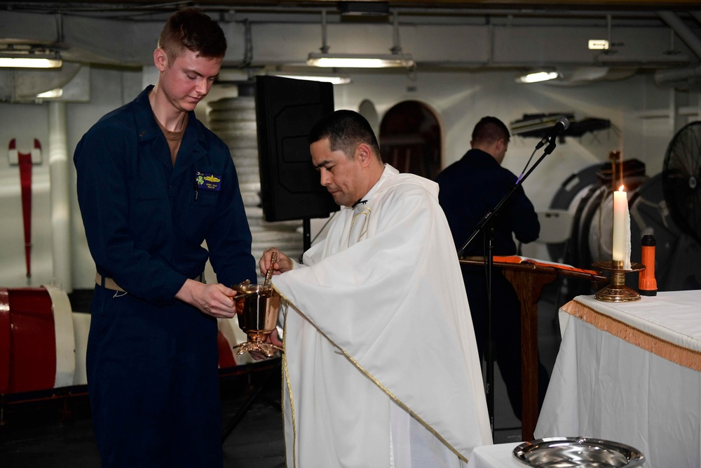 USS Dwight D. Eisenhower (CVN 69) Holds an Easter Vigil in the Red Sea