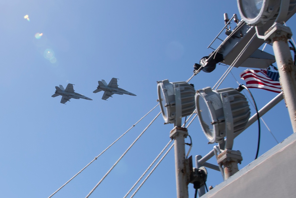 Abraham Lincoln conducts flight operations