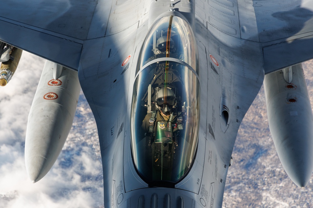 Edwards AFB provides aerial refueling to F-16 Block 70 aircrafts