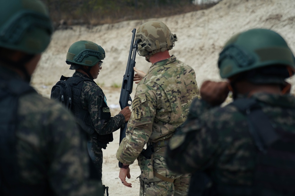 7th Special Forces Group conducts training with Honduran military