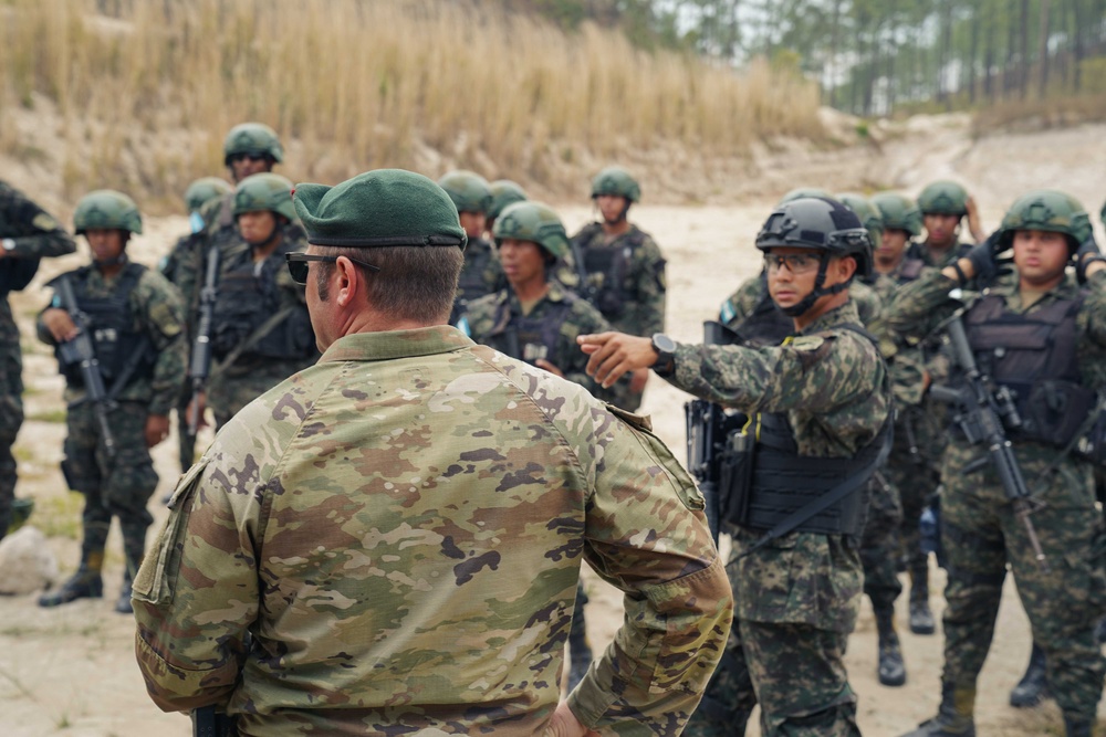 7th Special Forces Group conducts training with Honduran military