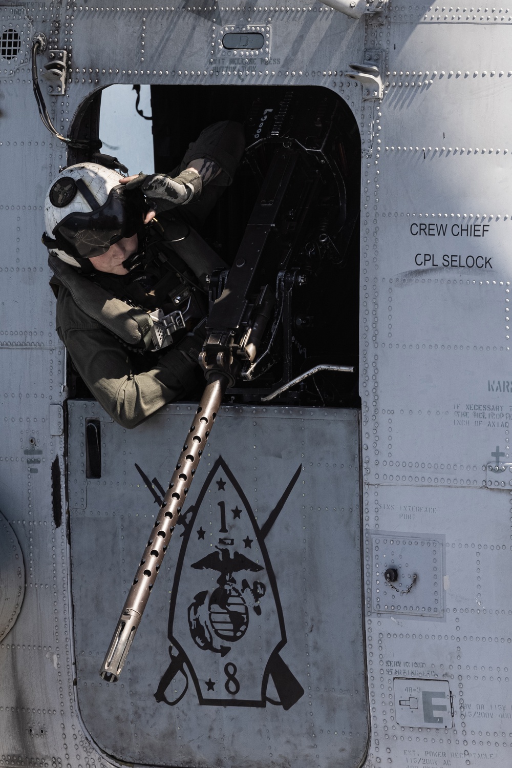 VMM-365 (Rein) and LCACs board USS New York