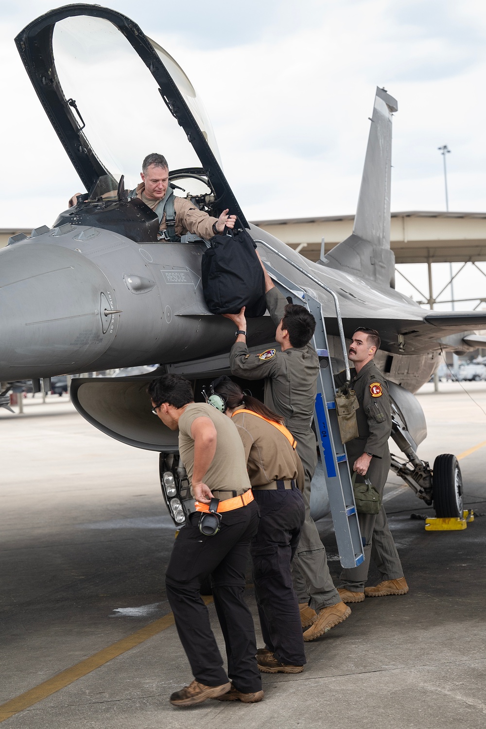 Lt. Gen. Grynkewich completes final flight as AFCENT commander