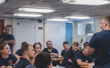 U.S. Coast Guard Cutter Harriet Lane gives medical training underway in Coral Sea