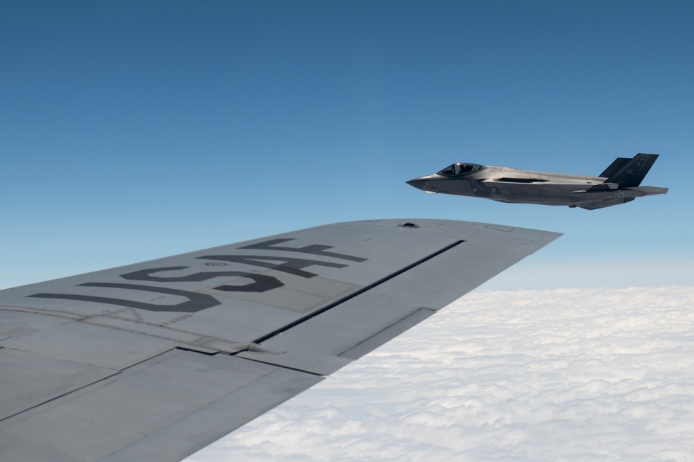 Large flying exercise over the Pacific