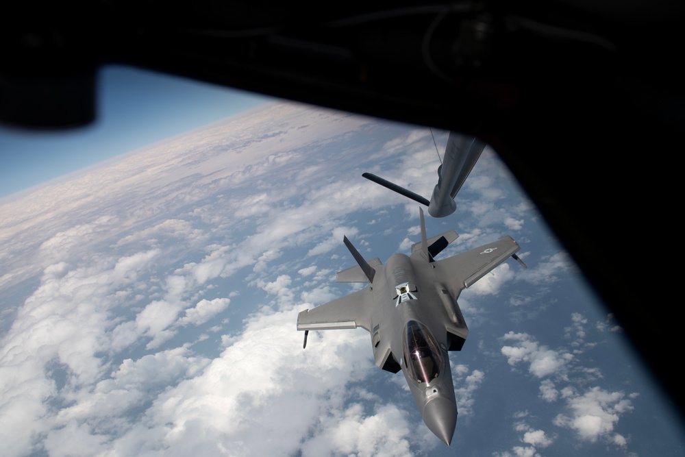 Large flying exercise over the Pacific