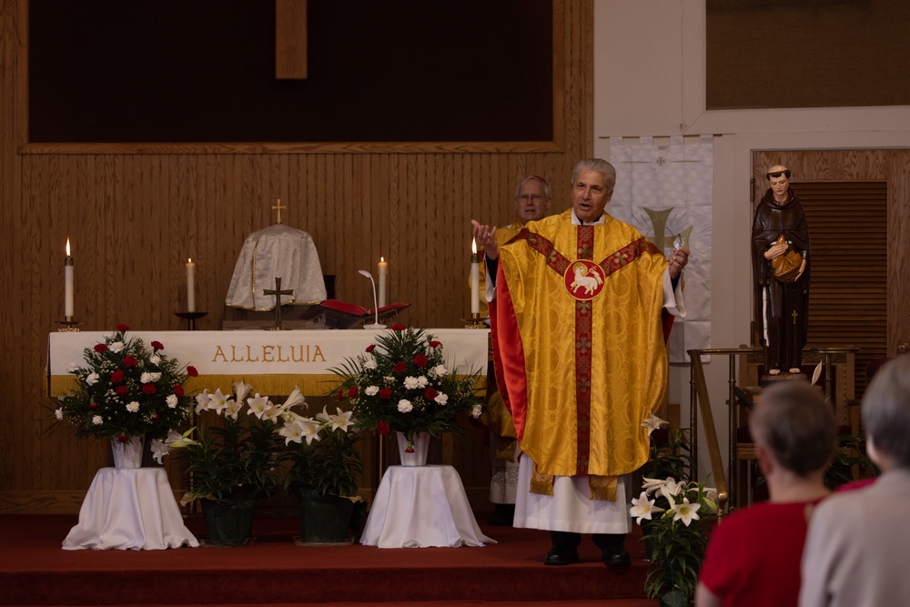 Bishop Richard Spencer visits MCAS Beaufort chapel