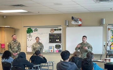 Detrick Soldiers Talk Careers at Local Middle School