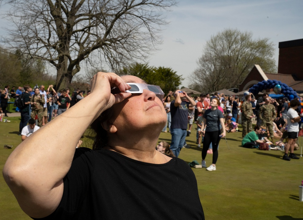 Darkness in the daytime: Wright-Patt witnesses total eclipse