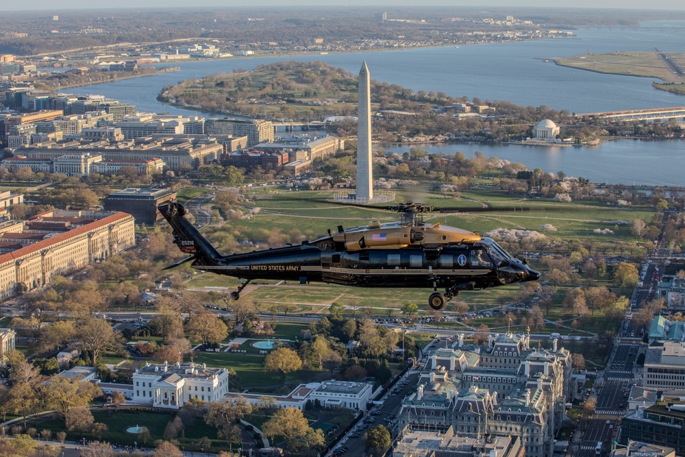 DVIDS - Images - 12th Aviation Battalion Flies Over Washington, D.C ...