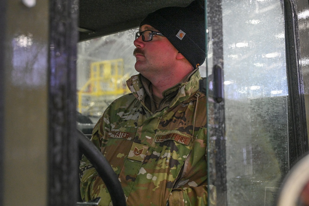 Crew chief tows KC-135 Stratotanker