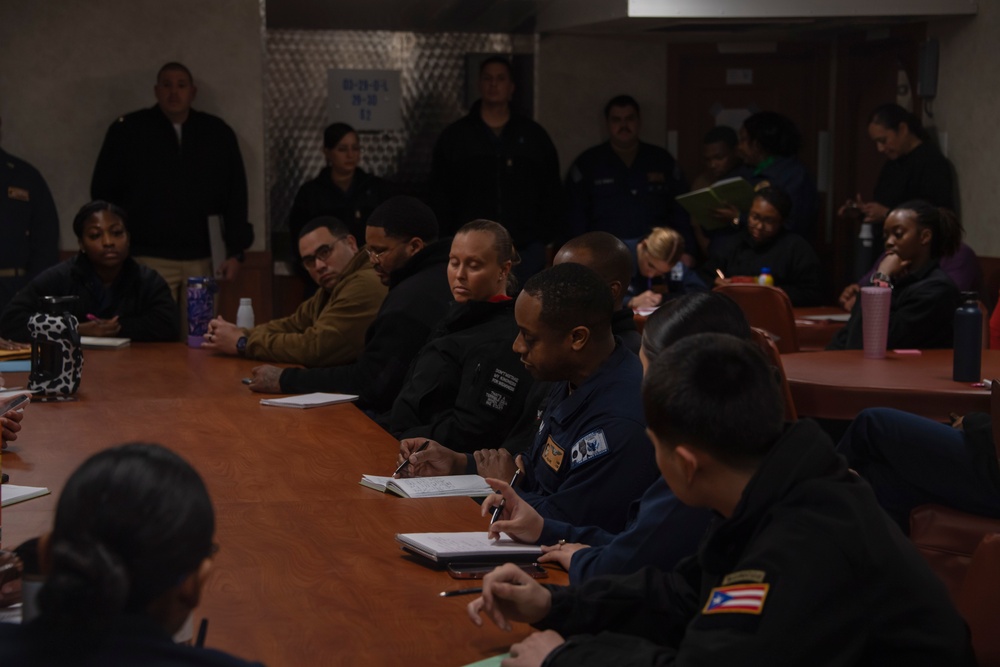Abraham Lincoln hosts Navy COOL meeting