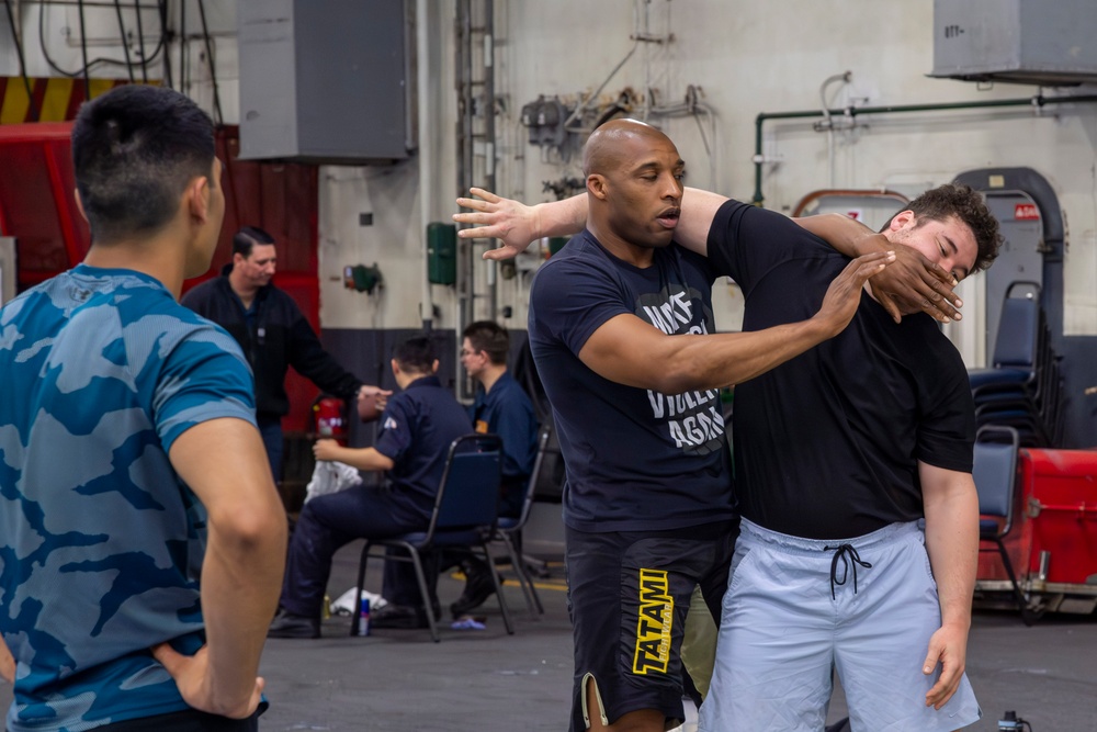 Abraham Lincoln hosts jiu-jitsu classes