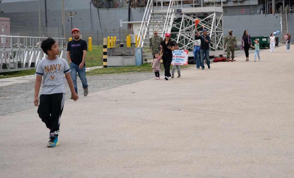 USS Gunston Hall Returns to Homeport