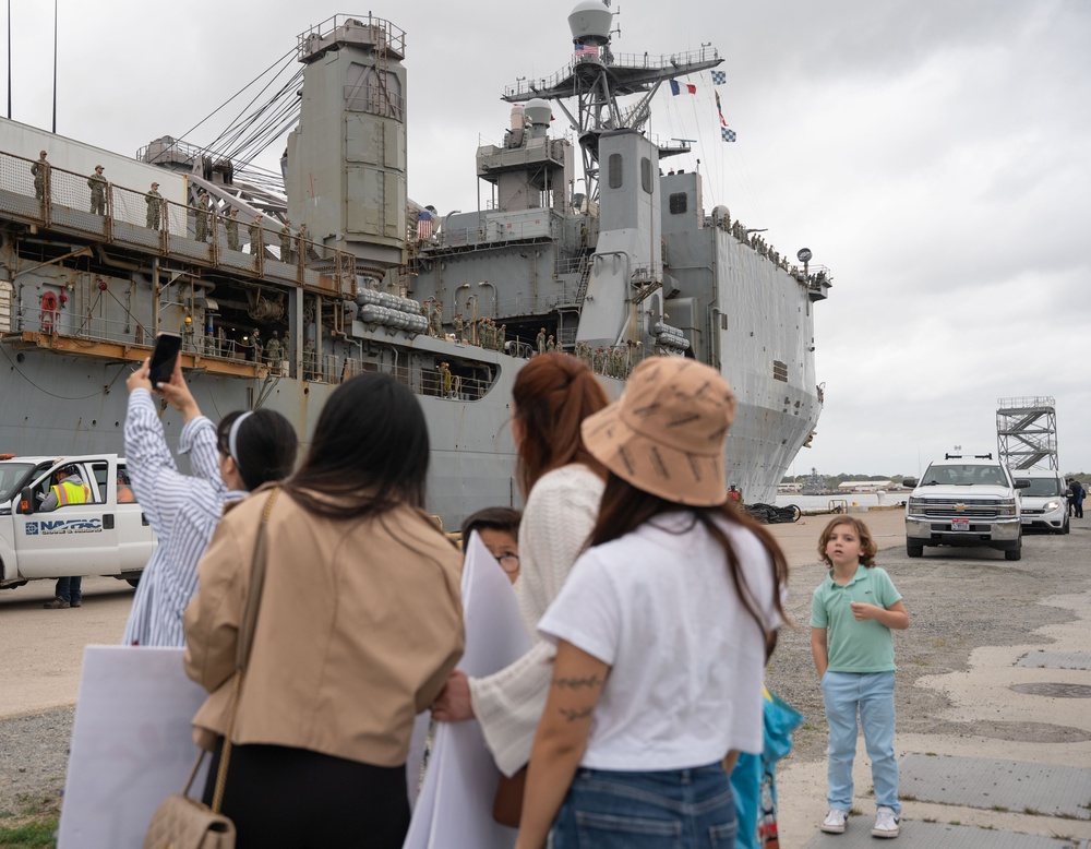 USS Gunston Hall Returns to Homeport