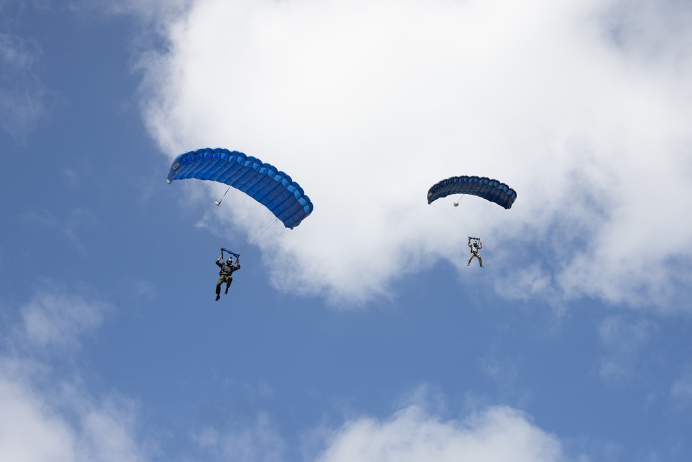 Out of Thin Air: 4th Reconnaissance Battalion Conducts Free-Fall Jumps at MCBH