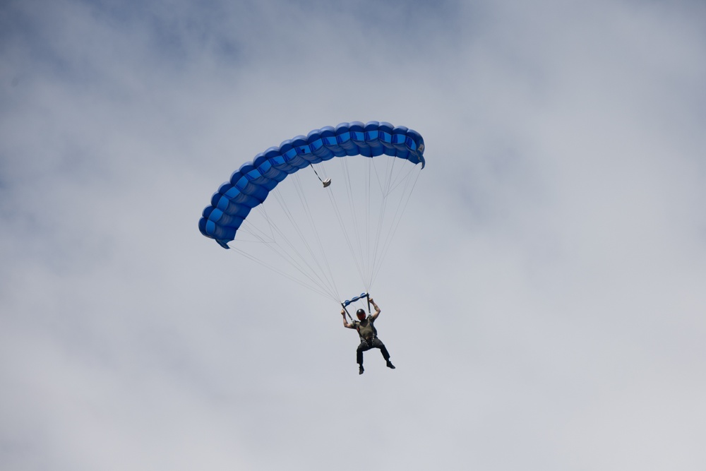 Out of Thin Air: 4th Reconnaissance Battalion Conducts Free-Fall Jumps at MCBH