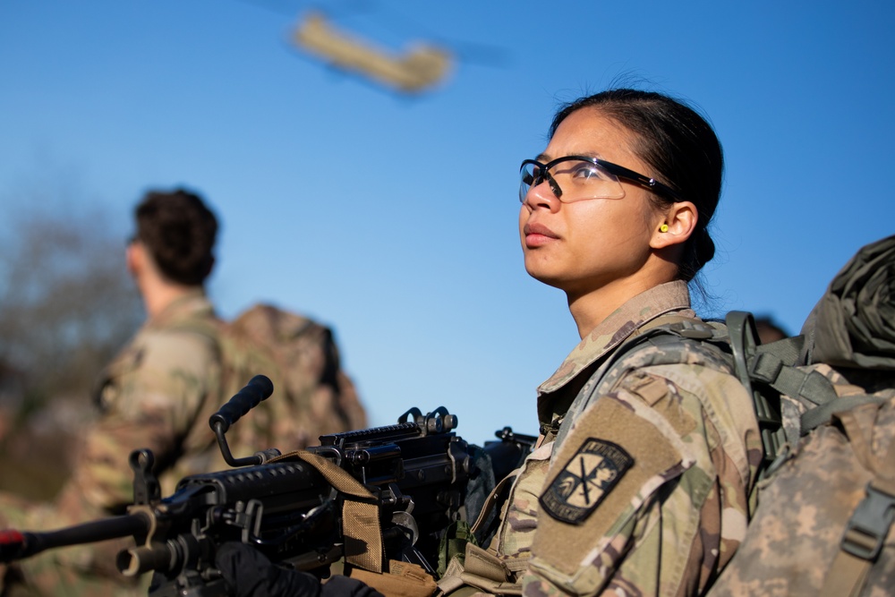Army ROTC Cadets conduct Lute Paratus