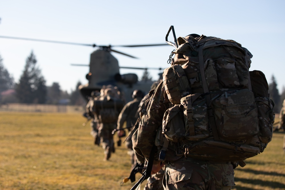 Army ROTC Cadets conduct Lute Paratus