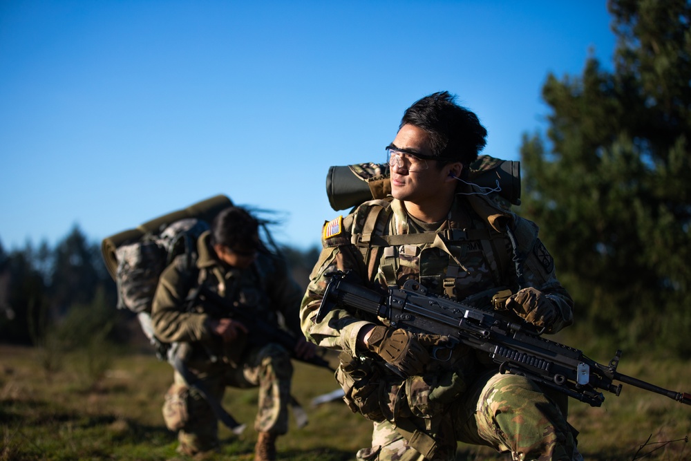 Army ROTC Cadets conduct Lute Paratus