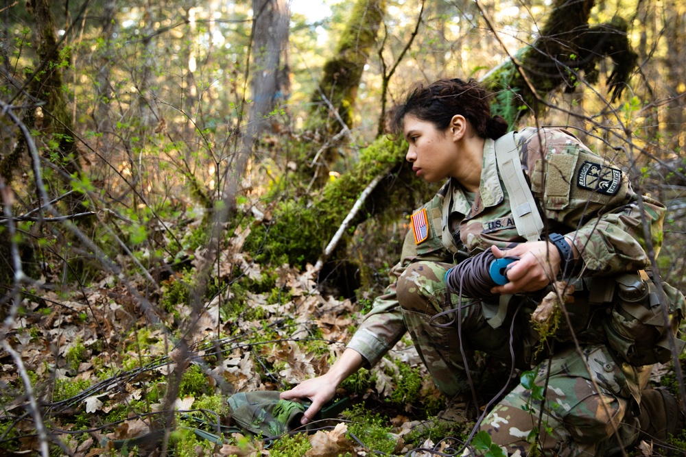 Army ROTC Cadets conduct Lute Paratus