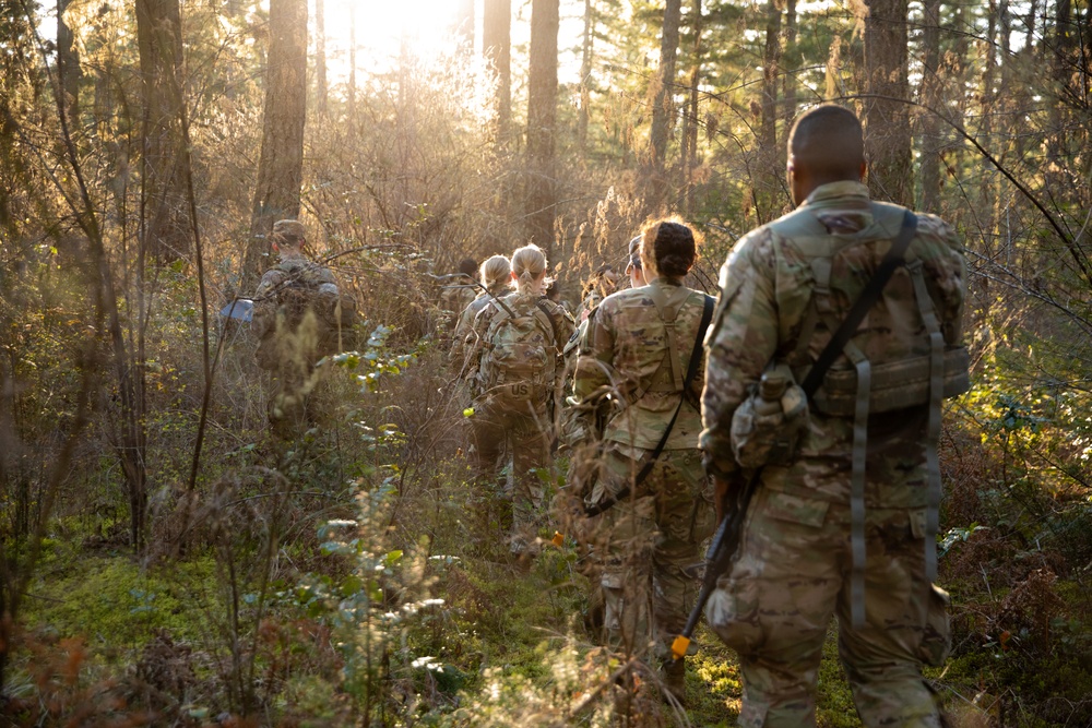 Army ROTC Cadets conduct Lute Paratus