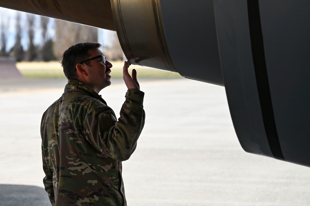 Fairchild supports MAWTS-1 with aerial refueling