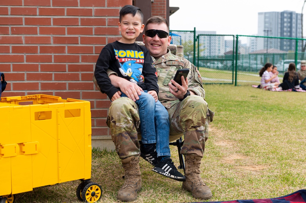 Osan Elementary School hosts MOTMC picnic