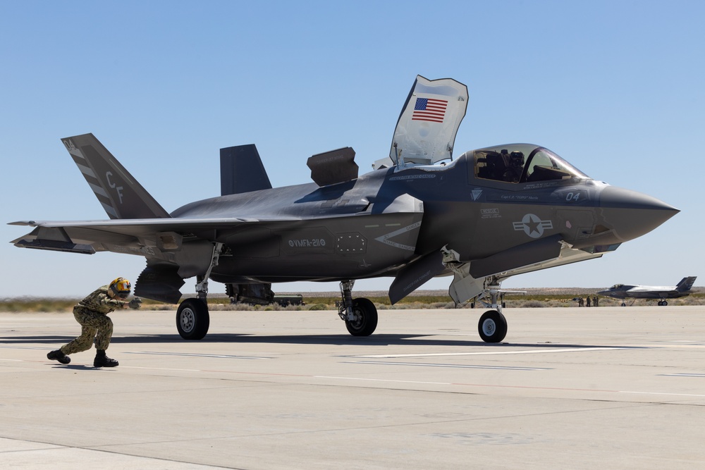 Ships in the Desert | VMFA-211 and Navy Flight Deck Crew work together for Qualifications