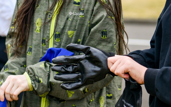 YMS students beautify school grounds for Earth Day