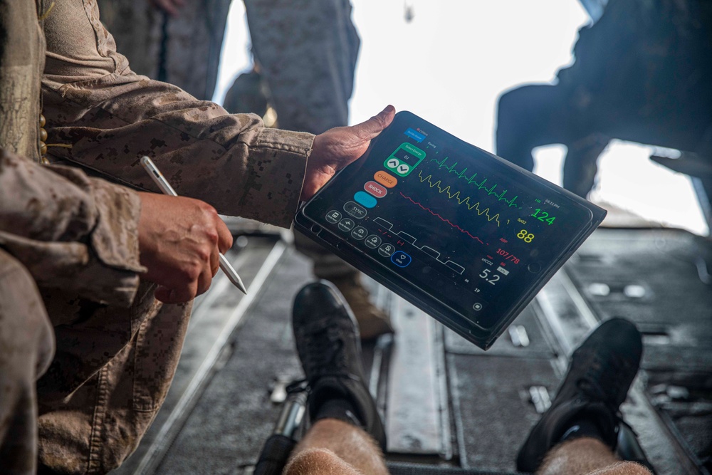 15th MEU Conducts ERC Training Aboard a CH-53E