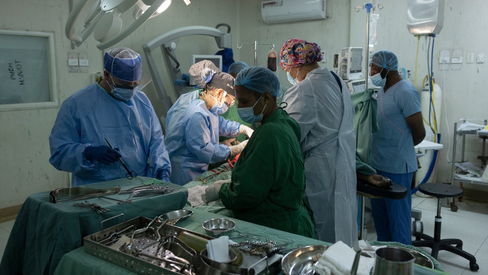 US Army surgical detachment works alongside PNG doctors, patients