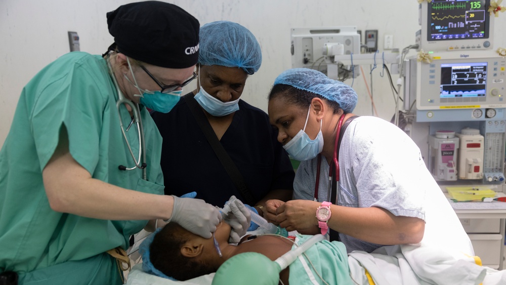 US Army surgical detachment works alongside PNG Doctors, Patients