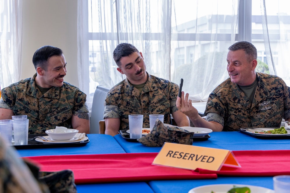 III MEF CG visits MCAS Iwakuni