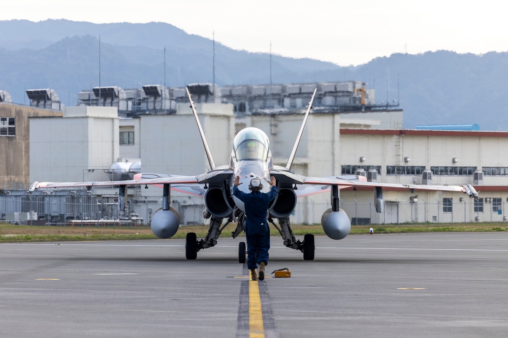 III MEF CG visits MCAS Iwakuni