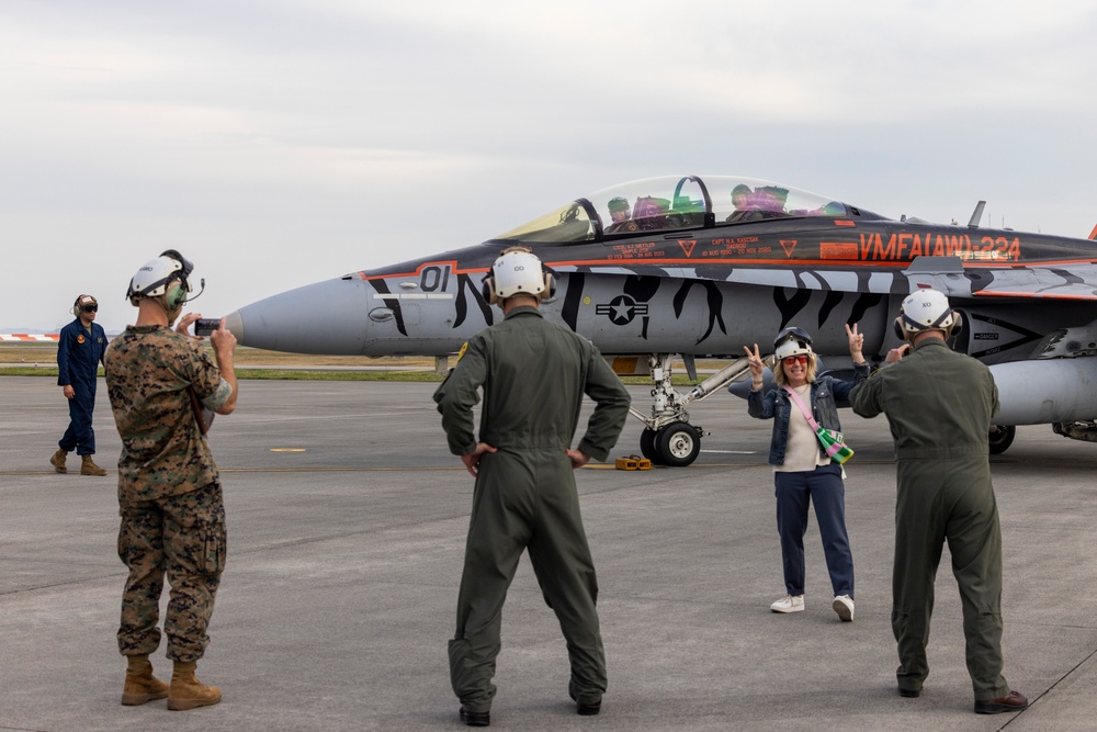 III MEF CG visits MCAS Iwakuni