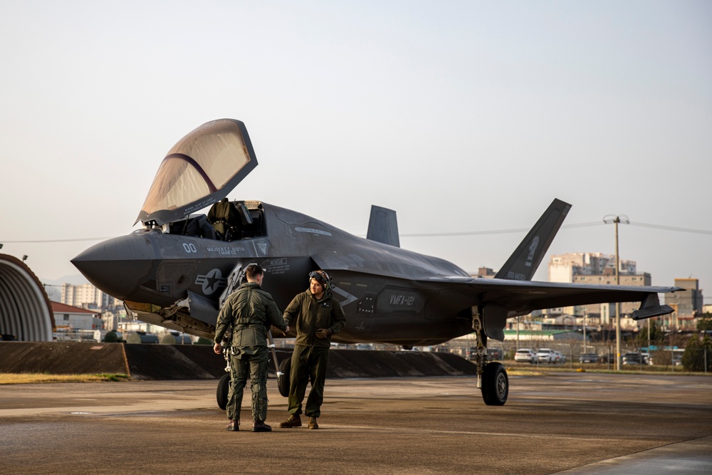 VMFA-121 paves the way: F-35B’s fly into South Korean air base