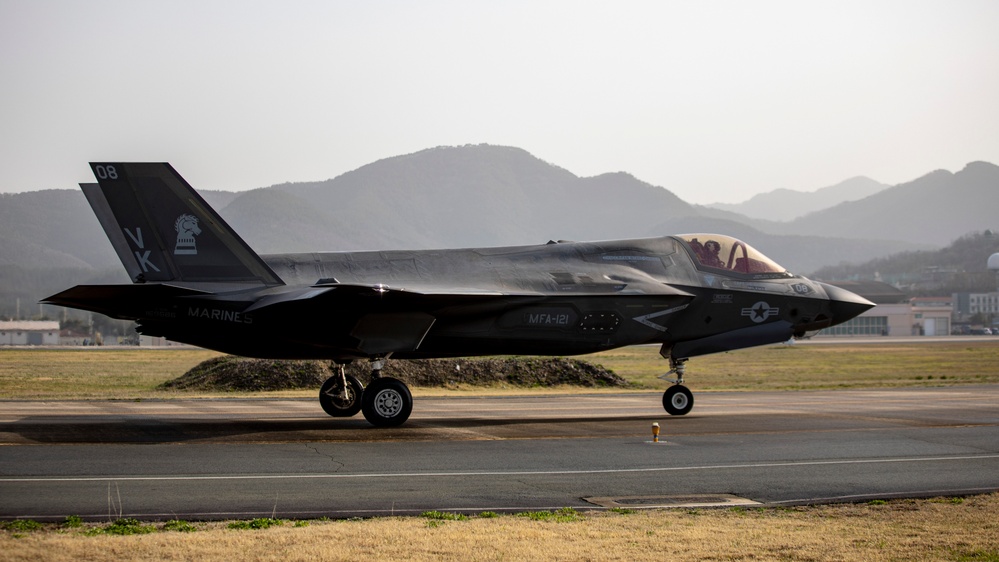 VMFA-121 paves the way: F-35B’s fly into South Korean air base