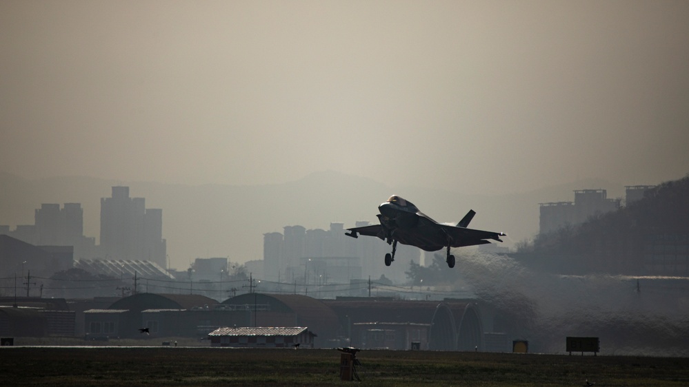 VMFA-121 paves the way: F-35B’s fly into South Korean air base