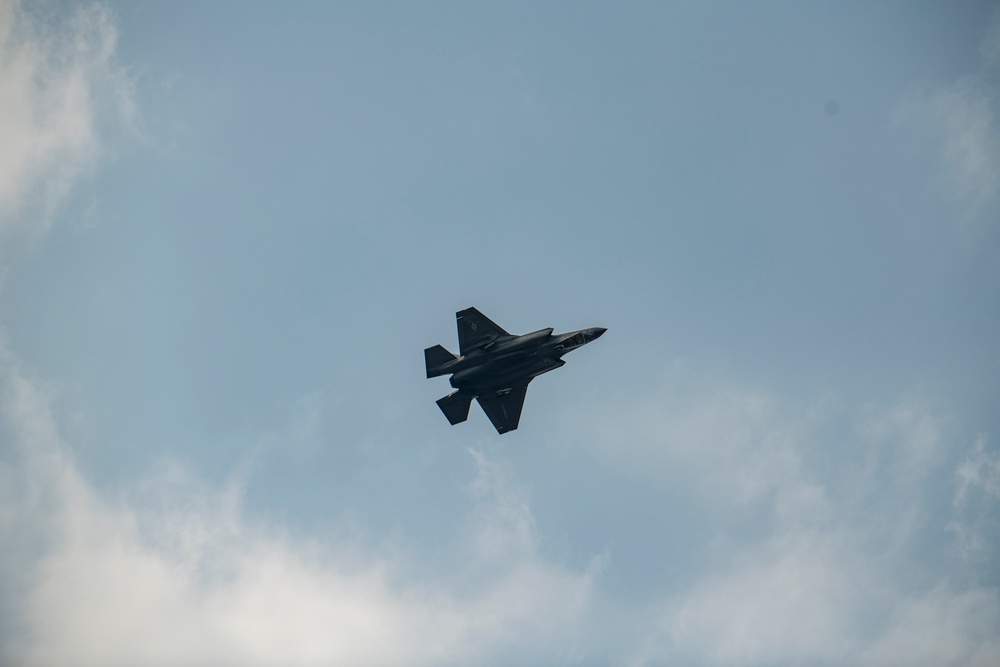 Rolling Thunder: VMFA-121 Flies at Kunsan Air Base