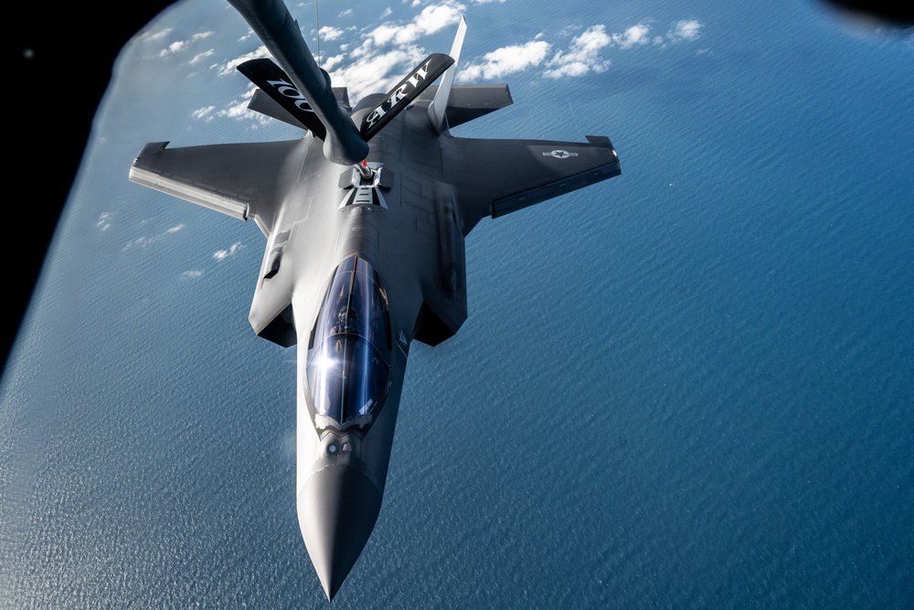 100th ARW fuels 48th FW F-35s, conducts KC-135 low-level training