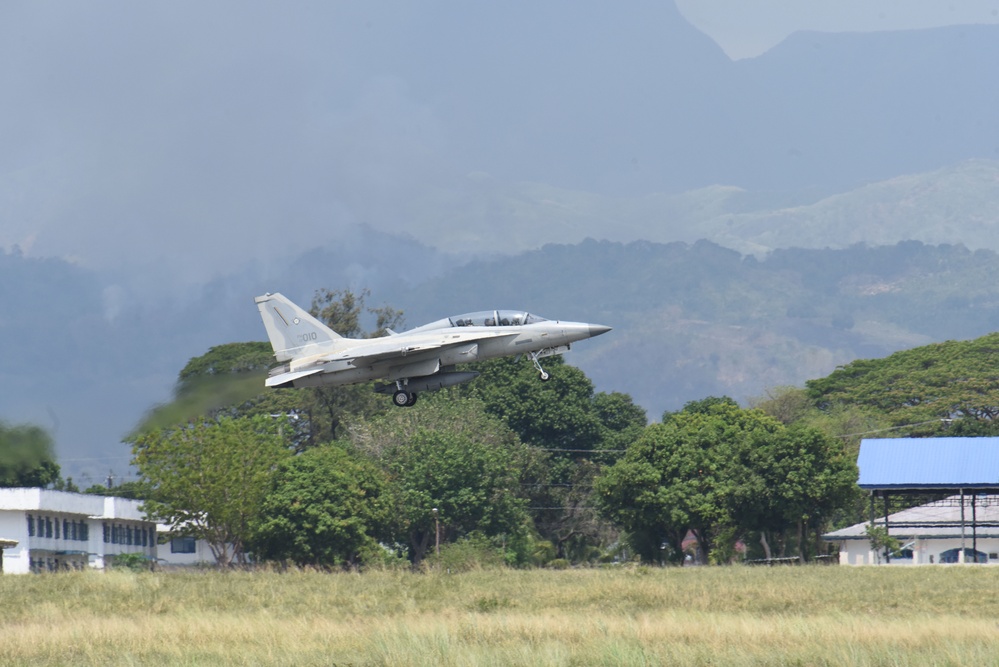 U.S. and Philippine Air Forces conduct flight integration training during Cope Thunder 24-1