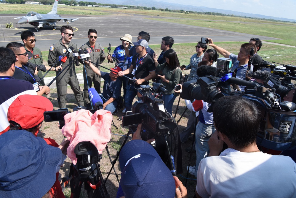 U.S. and Philippine Air Forces conduct flight integration training during Cope Thunder 24-1