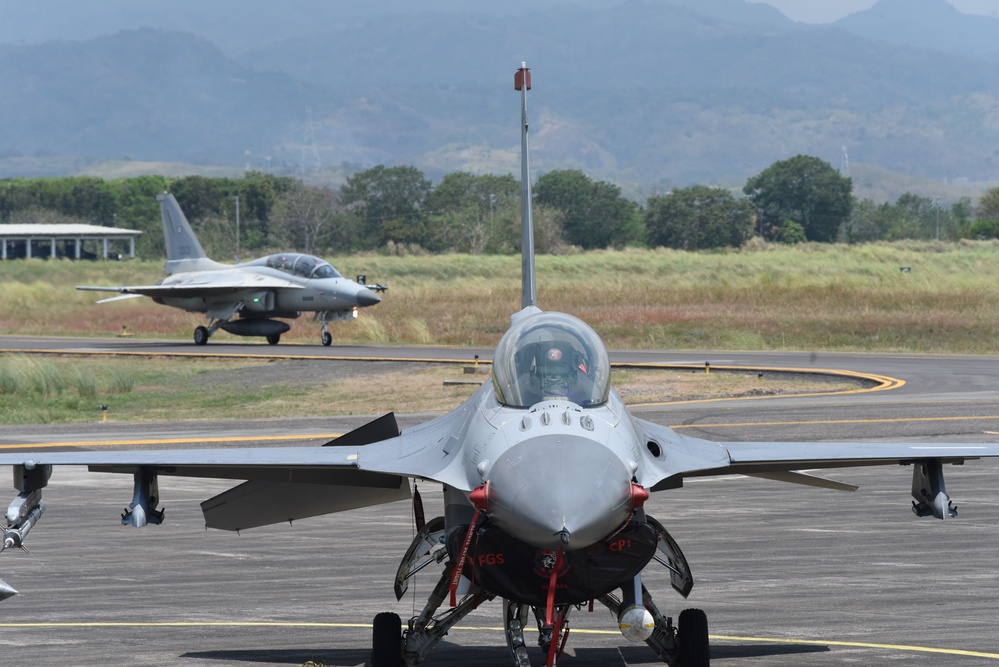 U.S. and Philippine Air Forces conduct flight integration training during Cope Thunder 24-1