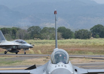 U.S. and Philippine Air Forces conduct flight integration training during Cope Thunder 24-1