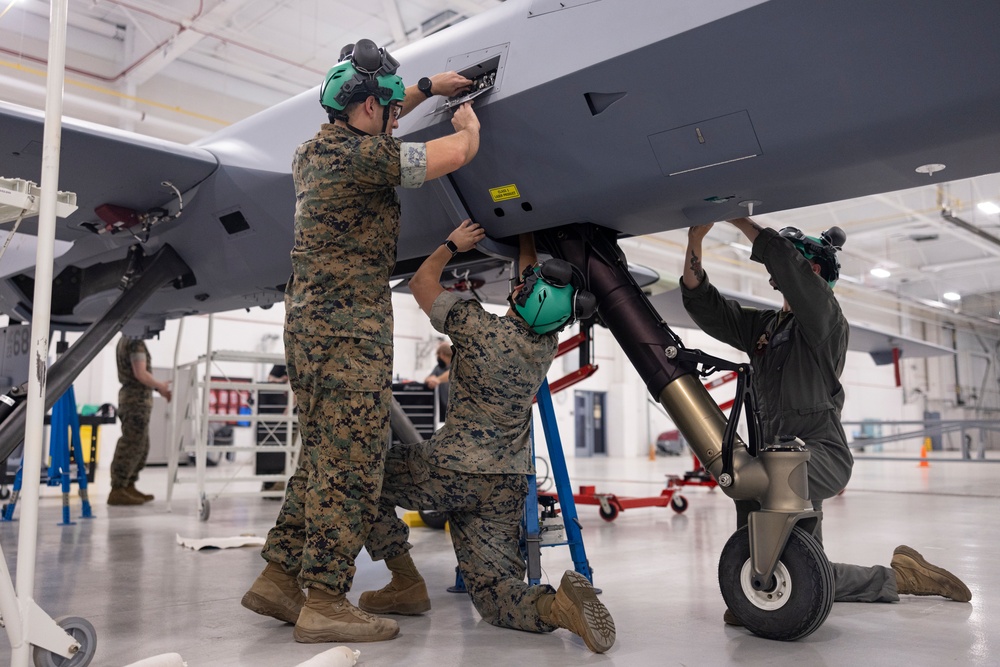 U.S. Marines with VMUT-2 familiarize themselves with 2nd MAW’s first delivered MQ-9A Reaper unmanned aircraft
